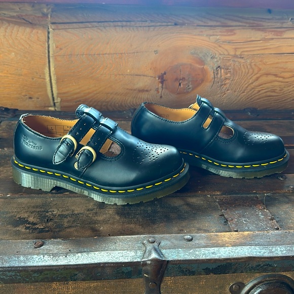 Doc Martin, Mary Jane’s - Picture 2 of 9